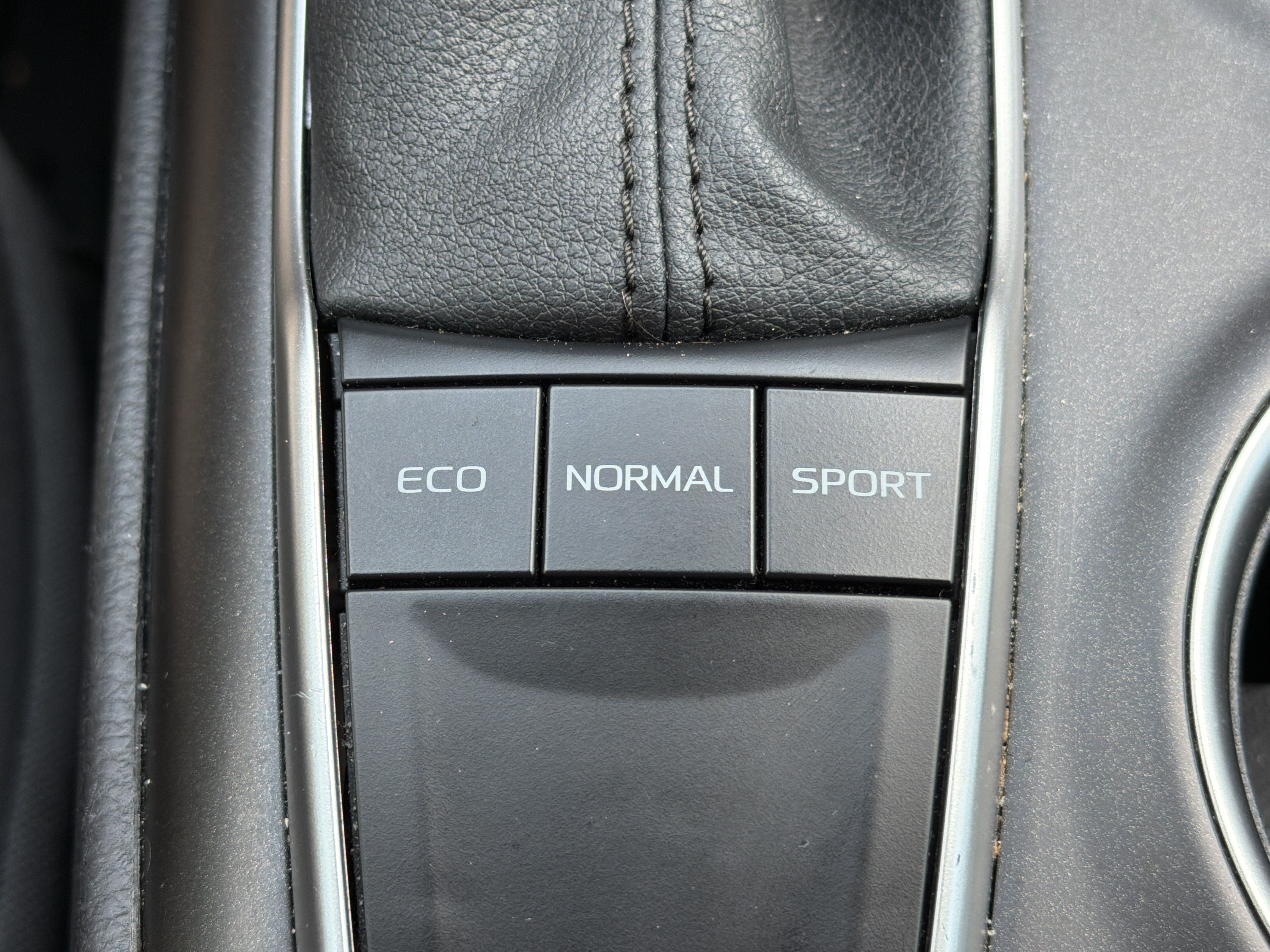 Used 2024 Ice Toyota LE image 11