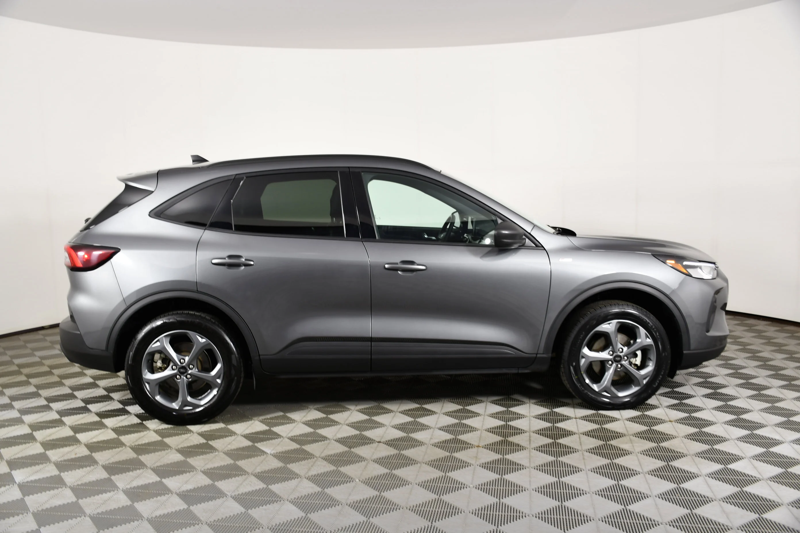 Used 2025 Gray Metallic Ford ST-Line image 5