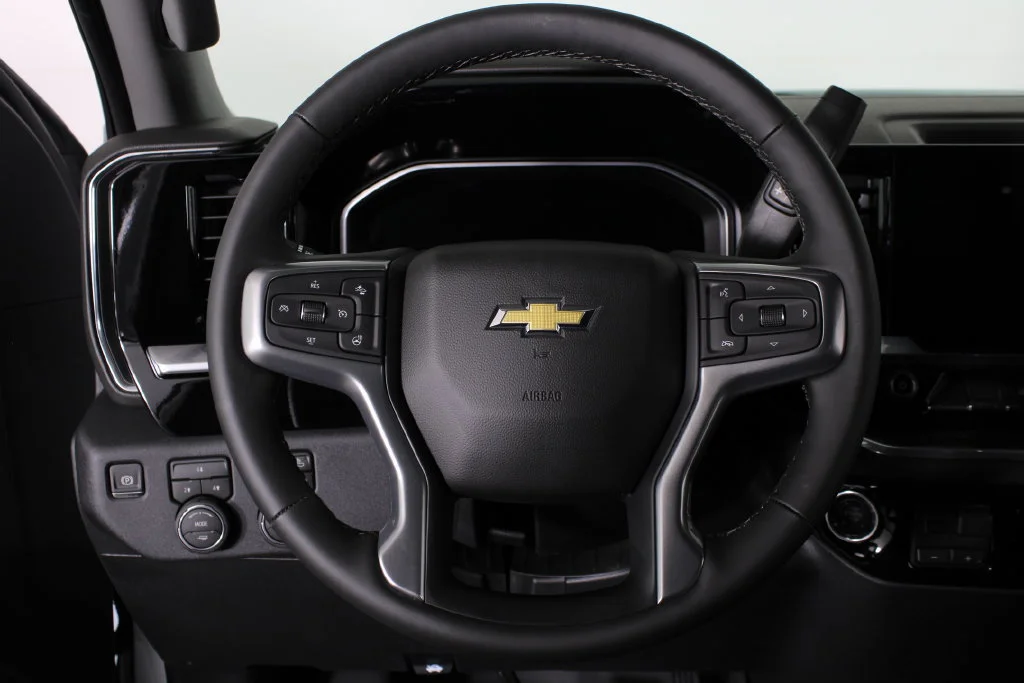 New 2026 Summit White Chevrolet LT image 25