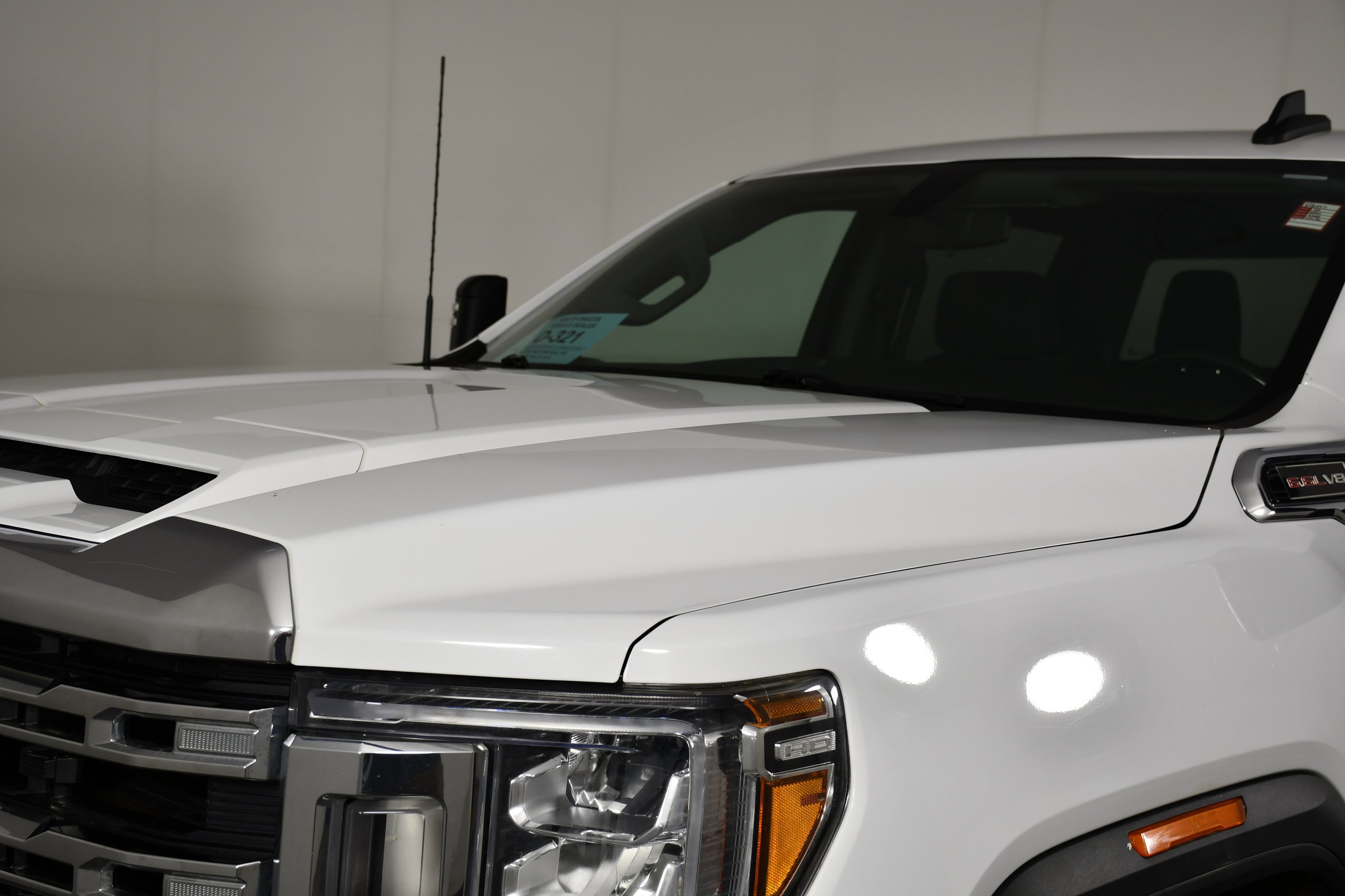 Used 2022 White GMC SLE image 12