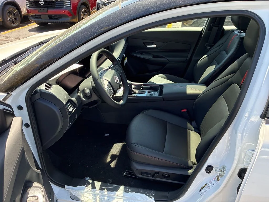 New 2026 Aspen White TriCoat / Super Black Two-tone Nissan SR image 23