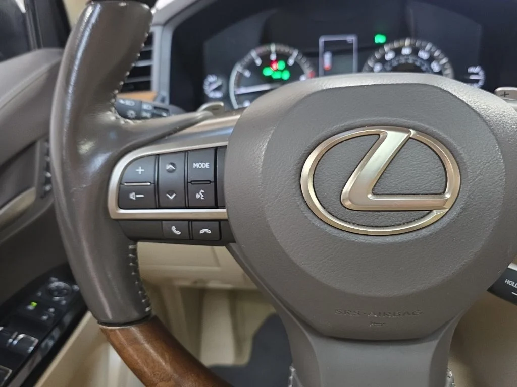 Used 2019 Black Onyx Lexus 570 image 21