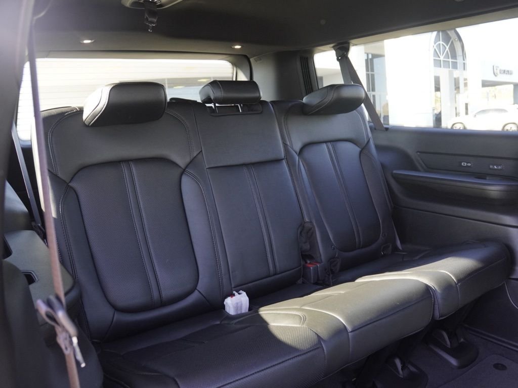 New 2026 High Gloss Black Exterior Paint Jeep Limited Altitude 4X4 image 25