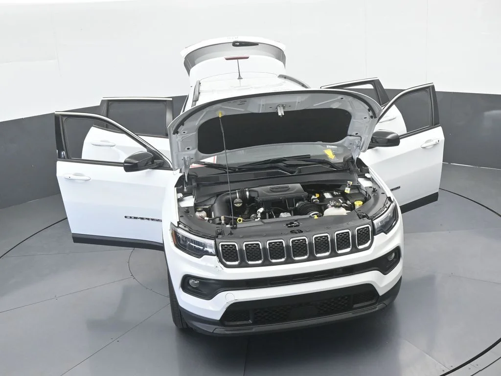 Used 2023 Bright White Clearcoat Jeep Latitude image 67