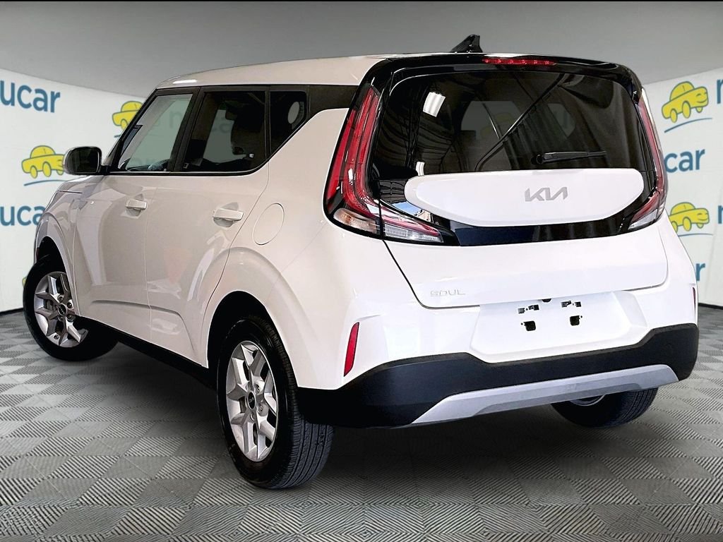 Used 2025 White Kia S image 4