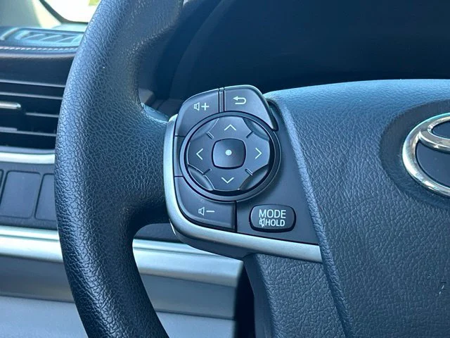 Used 2012 Silver Toyota LE image 37