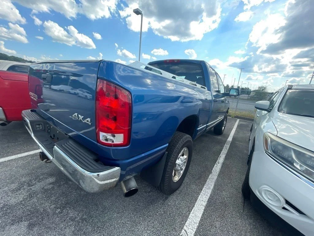 Used 2004 Blue Dodge SLT image 12