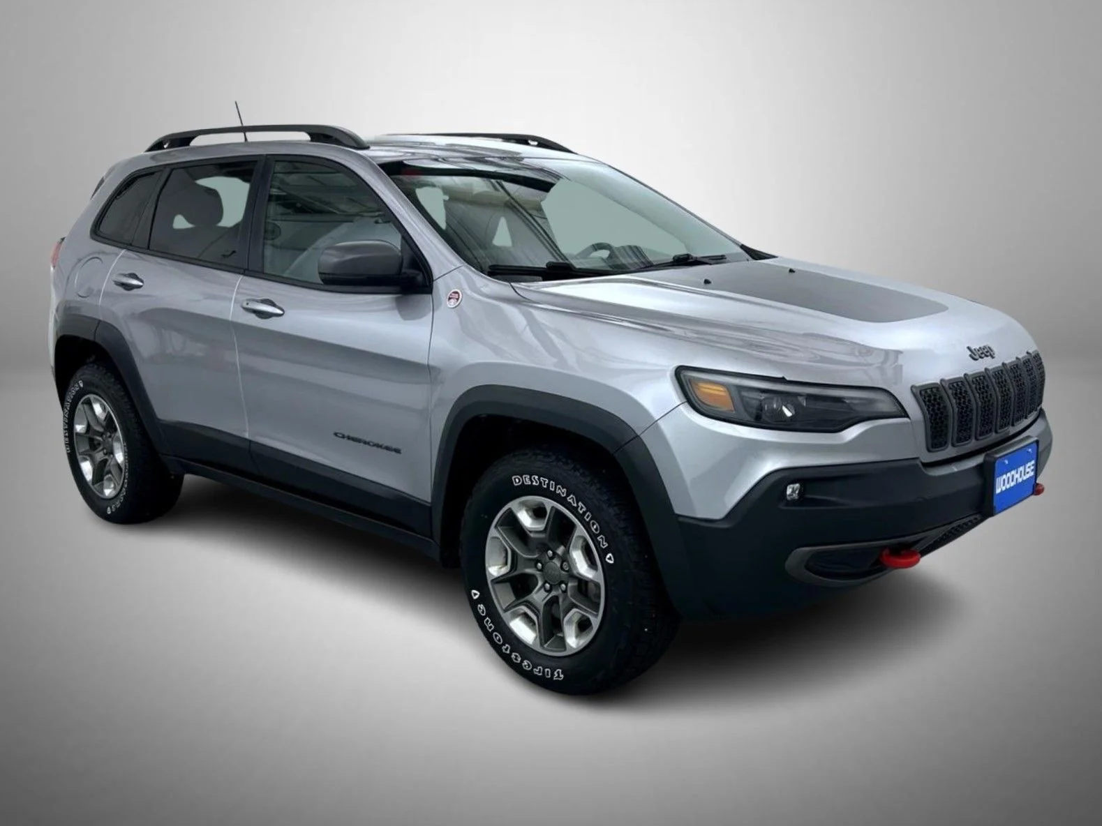 Used 2019 Silver Jeep Trailhawk image 3