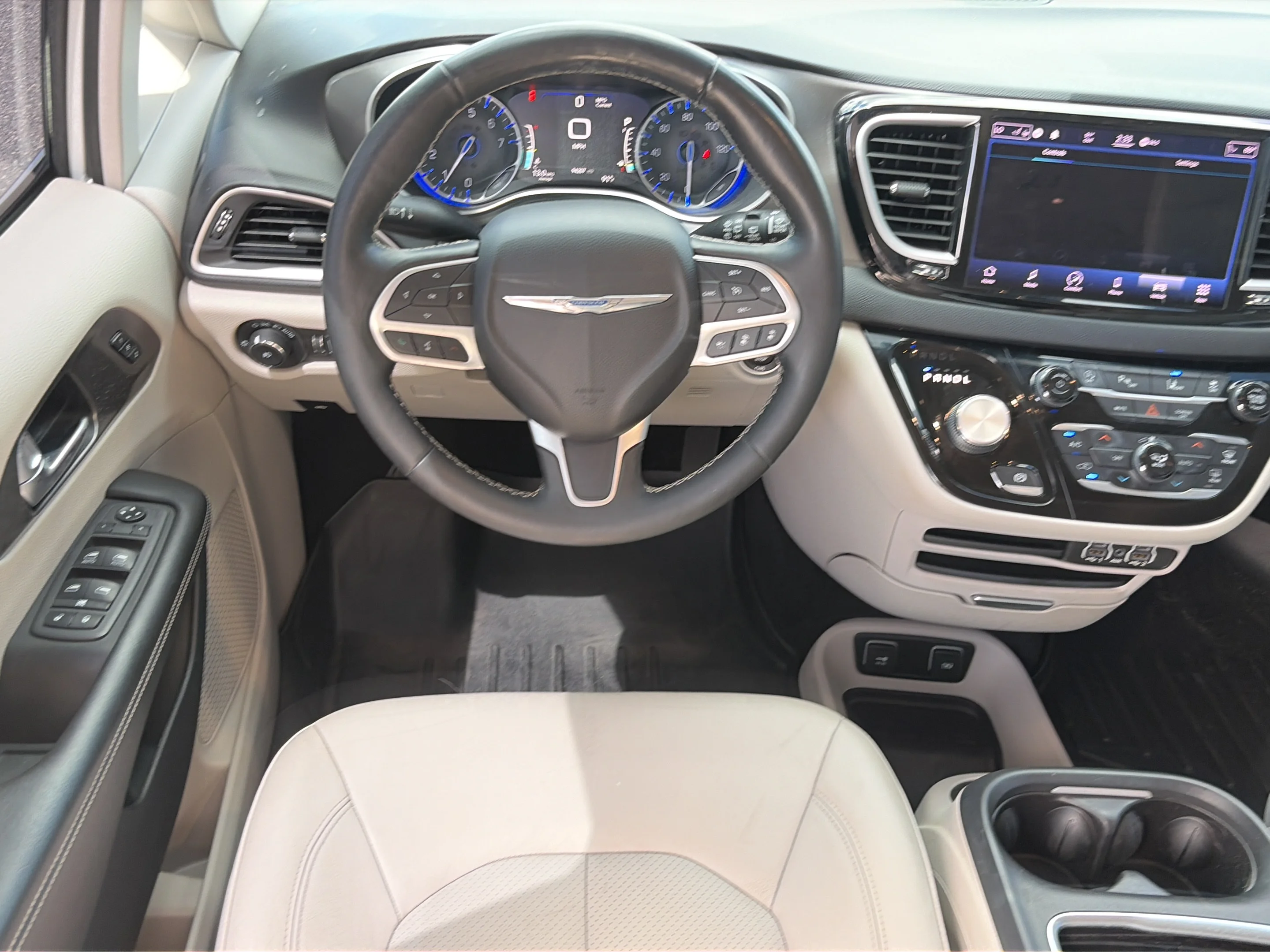 Used 2021 Bright White Clearcoat Chrysler Touring L image 12