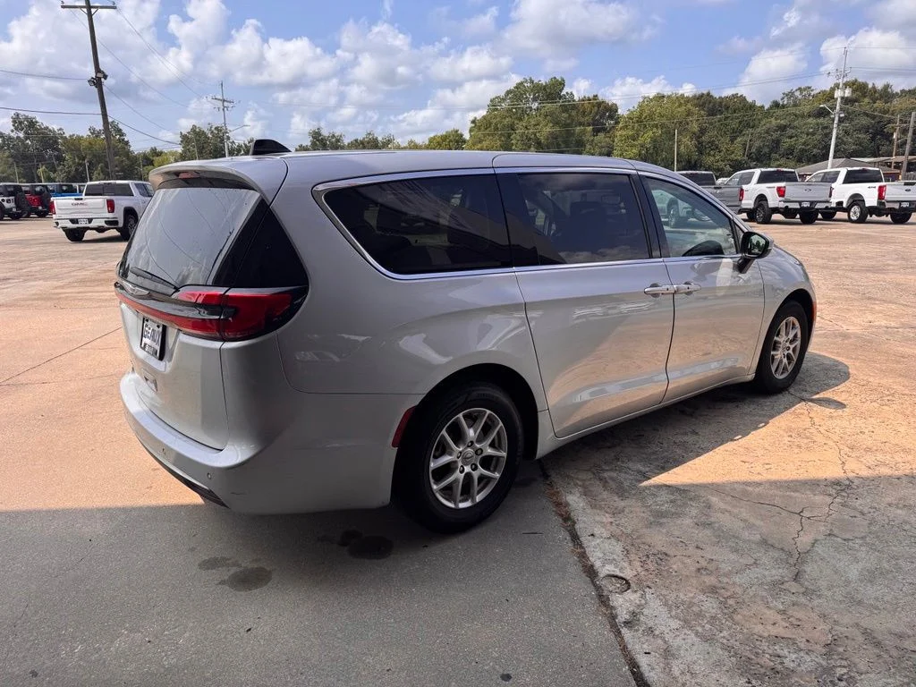 Used 2023 Silver Chrysler Touring L image 12