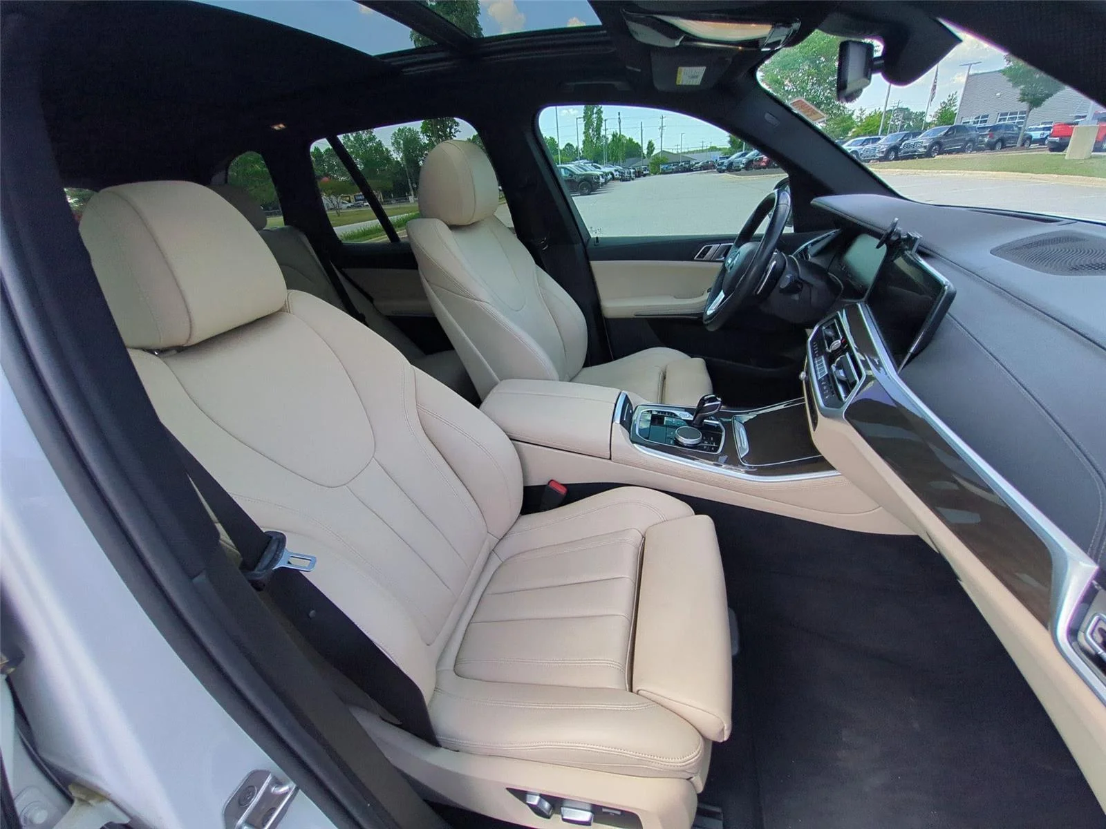 Used 2022 Alpine White BMW sDrive40i image 40