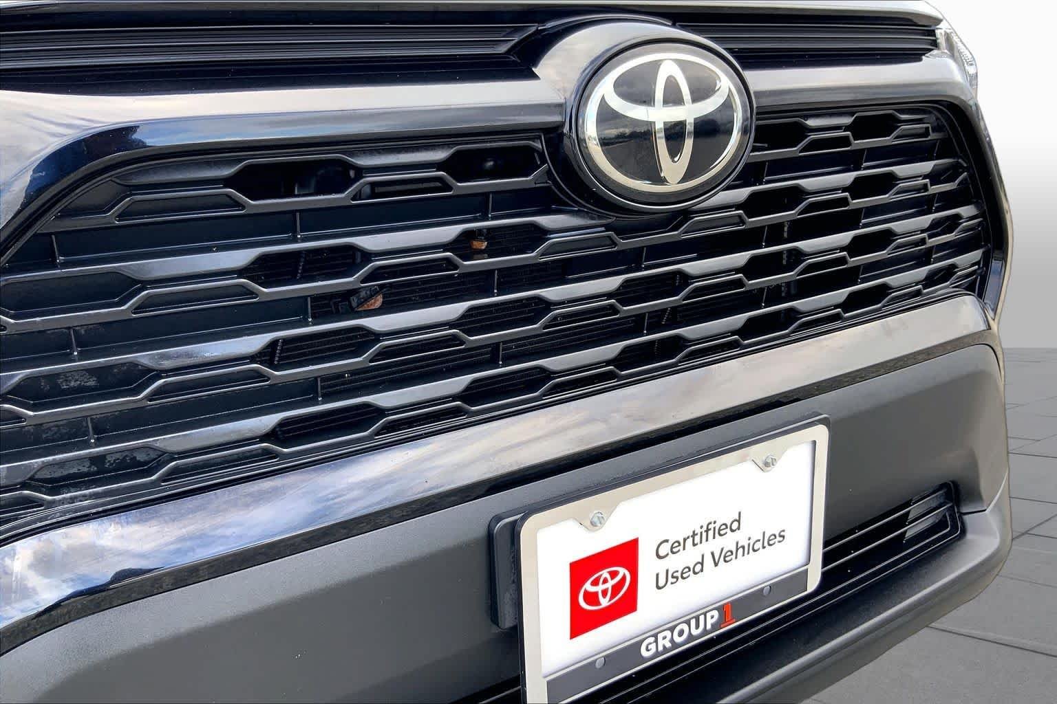 Used 2023 Midnight Black Metallic Toyota XLE Premium image 29