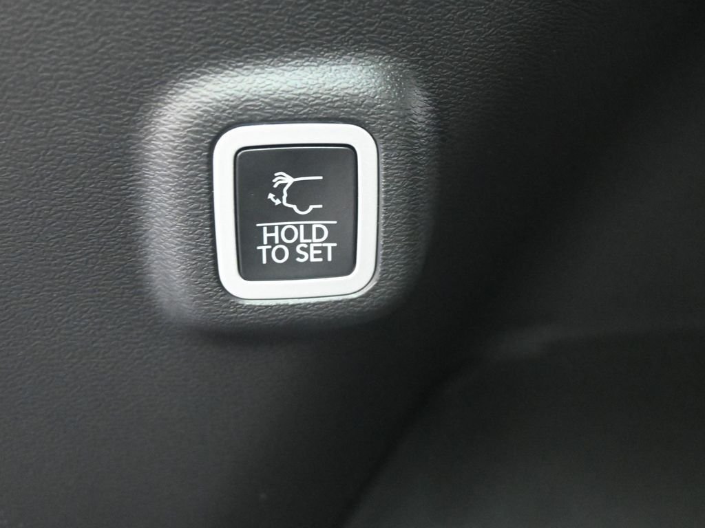 New 2026 Diamond Black Crystal Pearlcoat Jeep Limited image 16