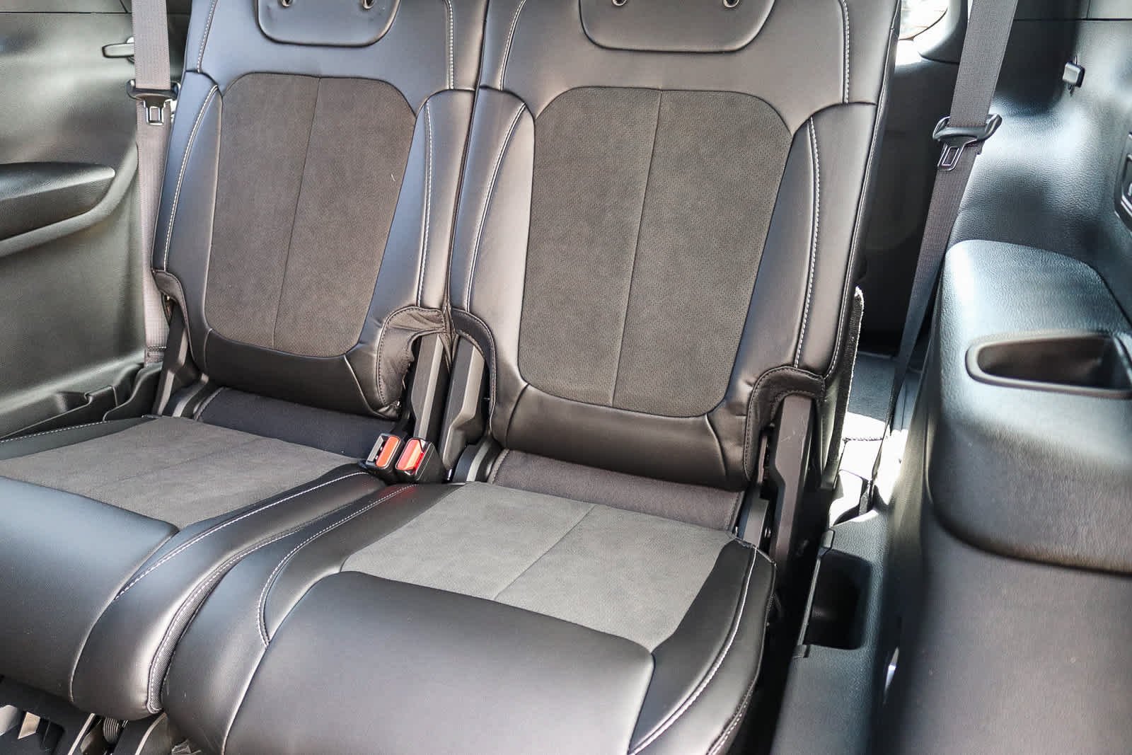 New 2027 High-Gloss Black Paint Jeep Laredo Altitude image 19