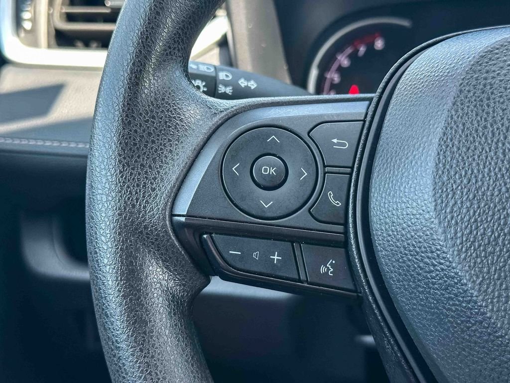 2025 Toyota RAV4 XLE - Photo 28