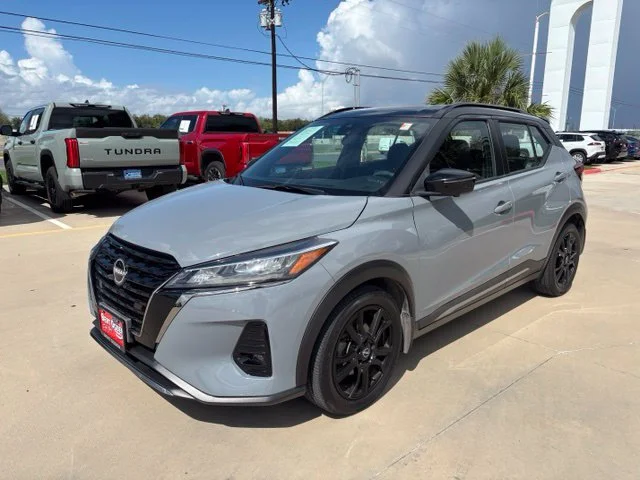Used 2023 Gray Nissan SR image 3