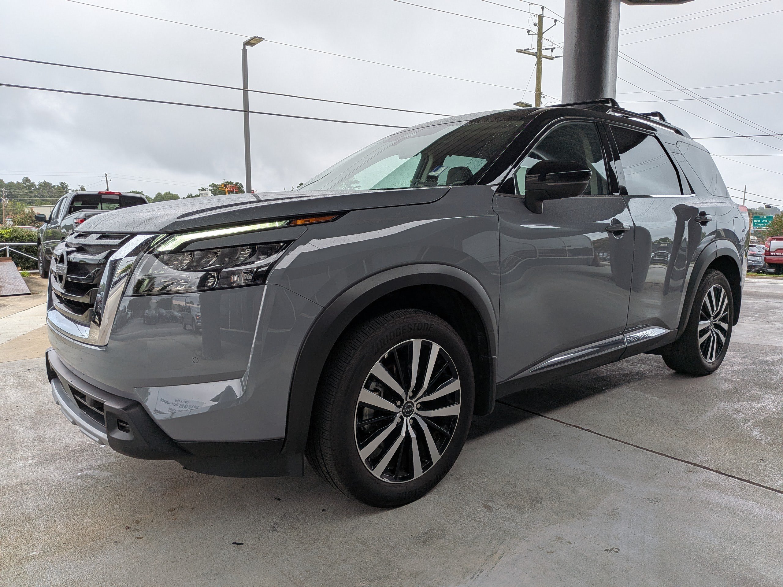 Used 2025 Gray Nissan Platinum image 6