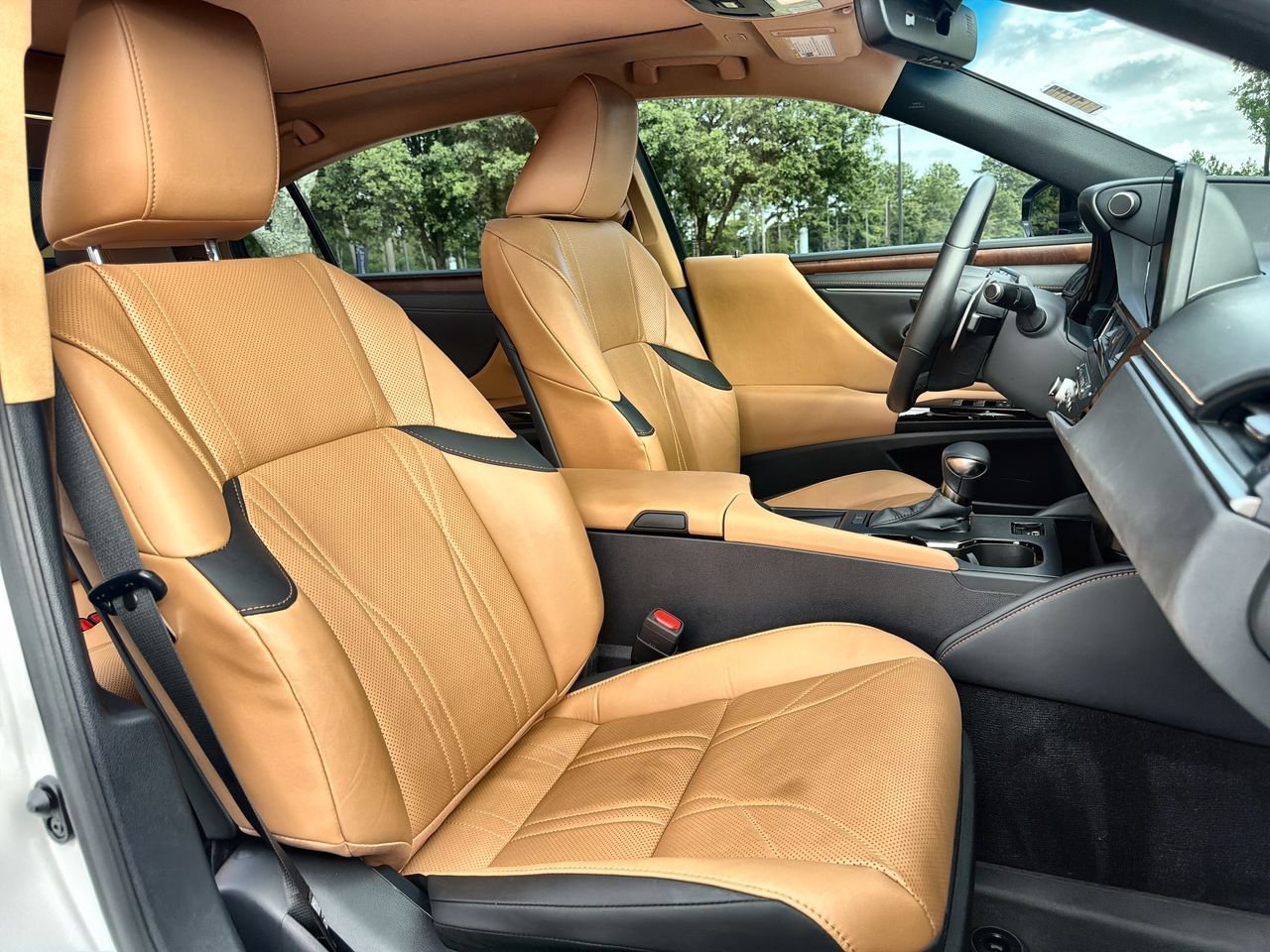 Used 2024 White Lexus Luxury image 23