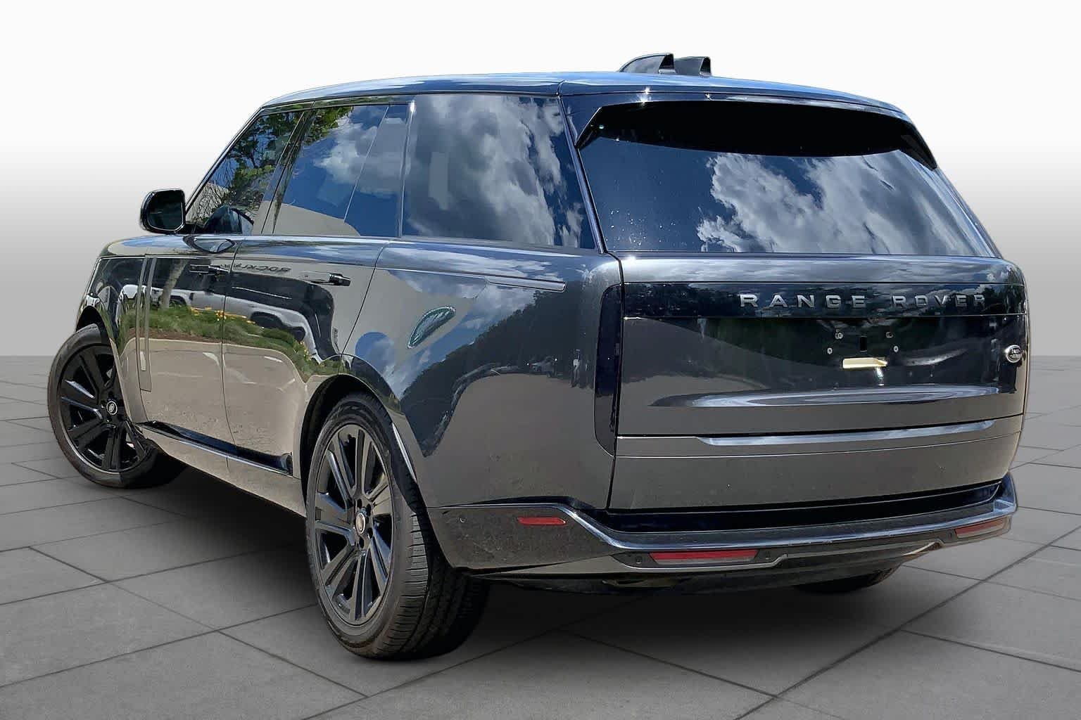 Used 2023 Carpathian Grey Premium Metallic Land Rover SE image 11