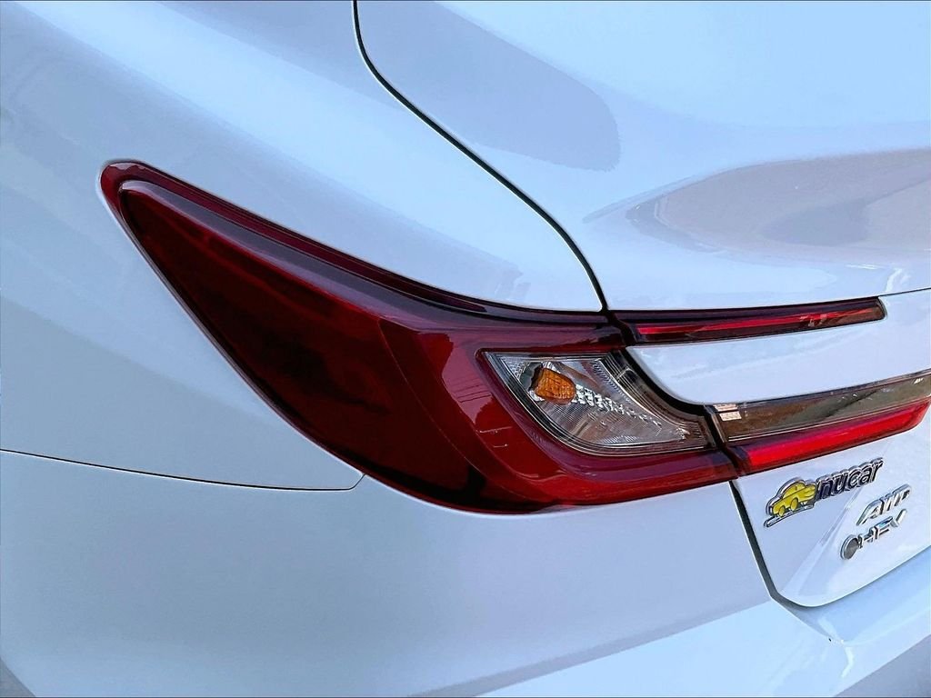 Used 2025 White Toyota LE image 33