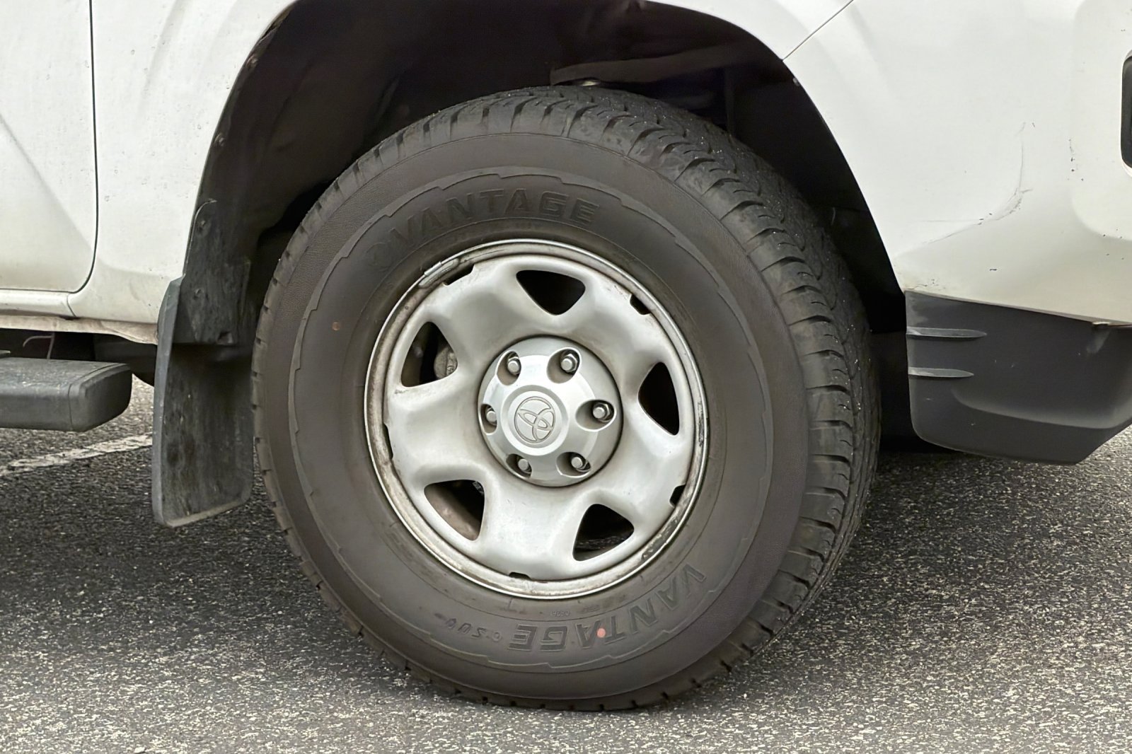 Used 2019 White Toyota SR5 image 36