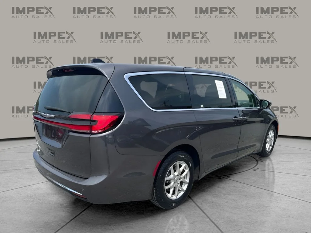 Used 2023 Gray Chrysler Touring L image 5