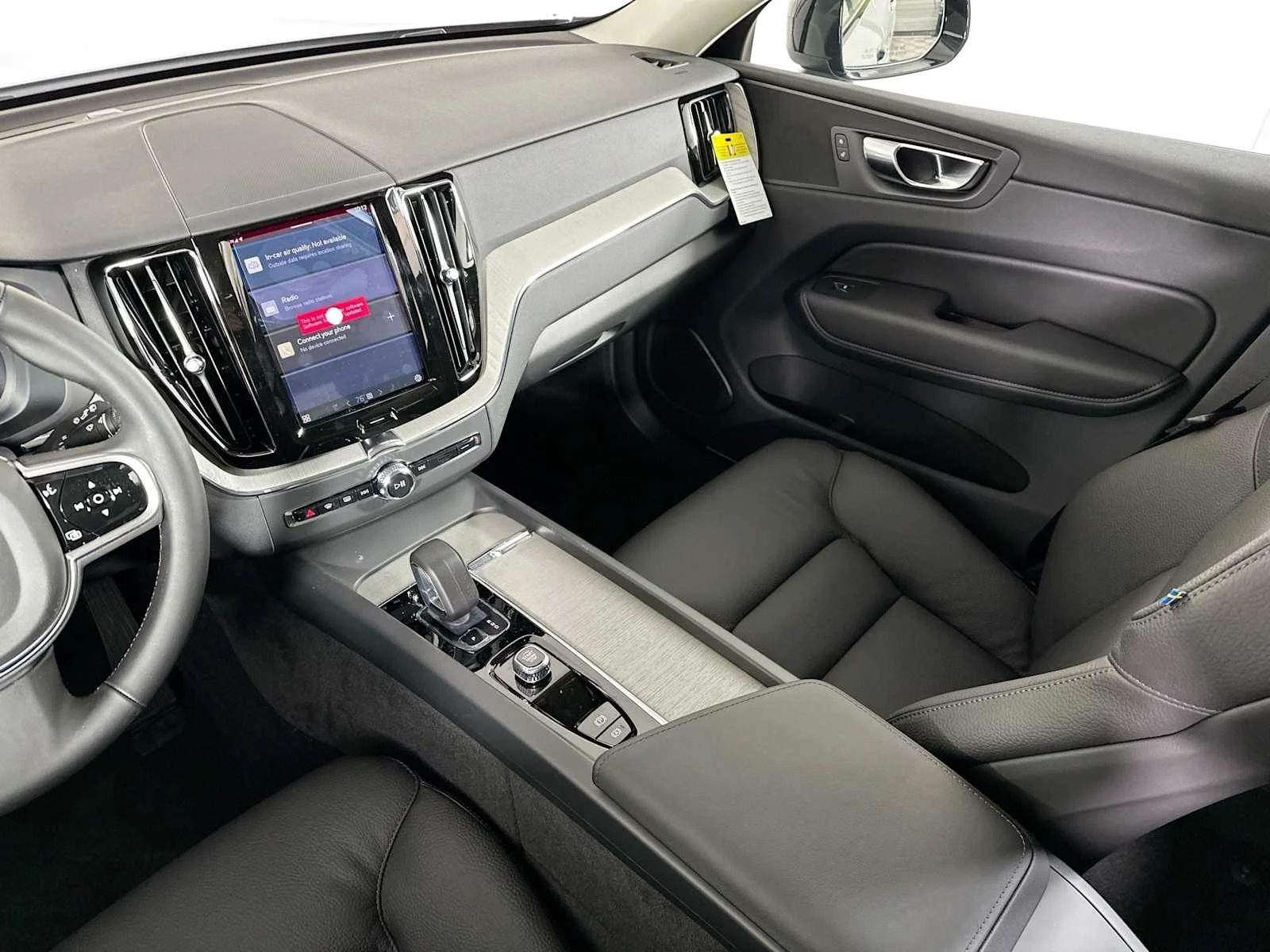 Certified Used 2025 Vapour Grey Volvo Plus image 21
