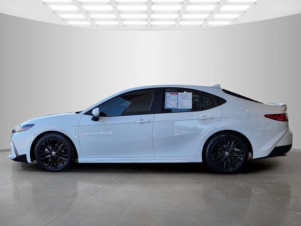 2025 Toyota Camry SE - Photo 8