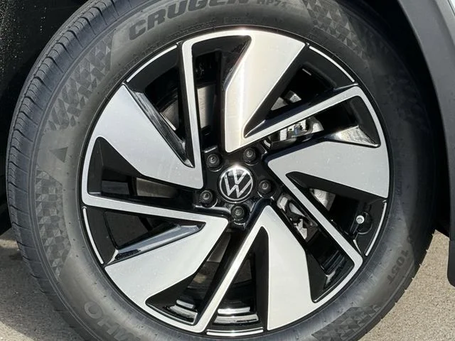 New 2026 White Volkswagen 2.0T SE w/Technology image 6