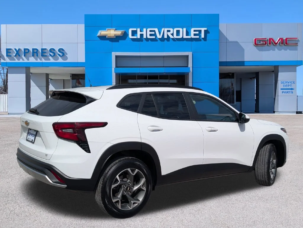 Used 2025 Summit White Chevrolet LT image 3
