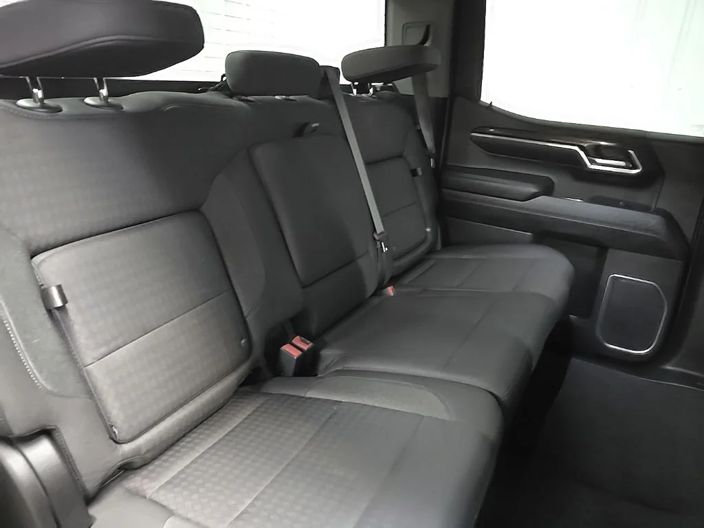 Used 2022 Silver GMC Elevation image 16