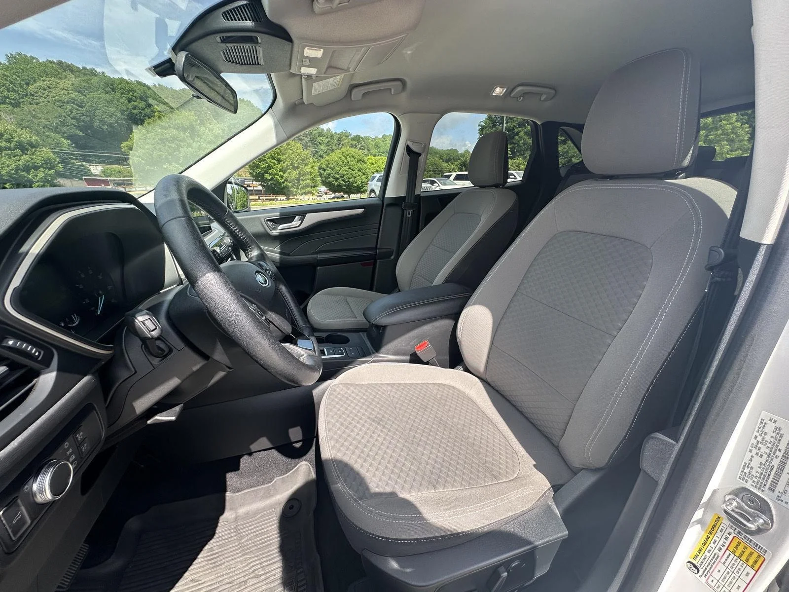 Used 2021 Oxford White Ford SE image 9