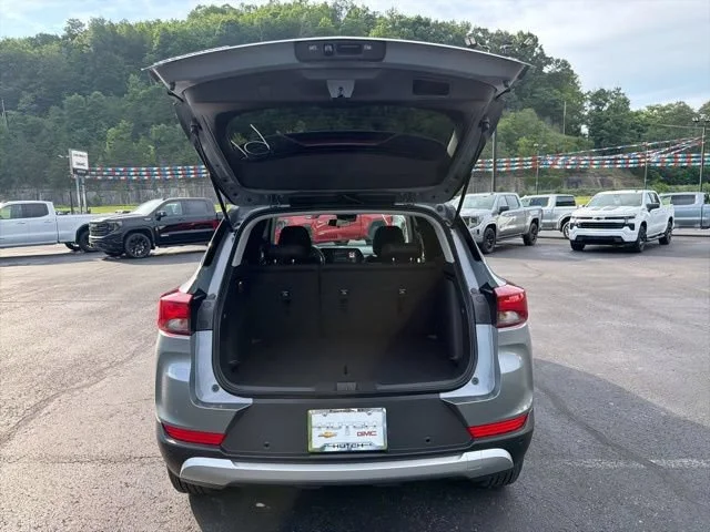 New 2026 Sterling Gray Metallic Chevrolet LT image 19