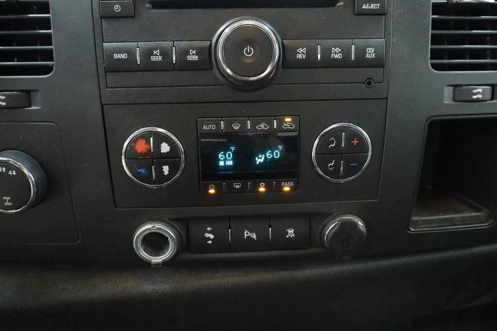 Used 2011 Black GMC SLE image 28