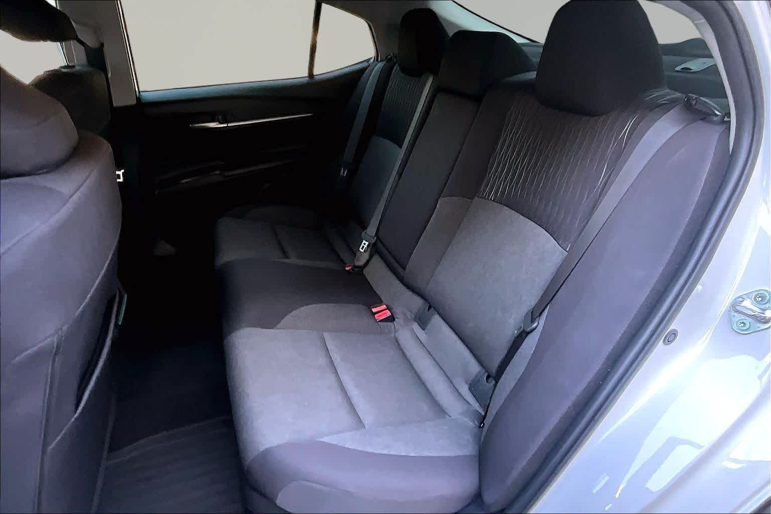 Used 2025 Ice Cap Toyota LE image 21