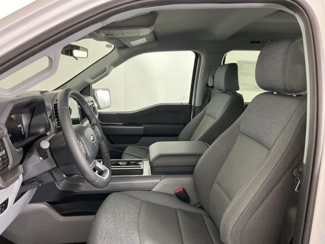 New 2026 Oxford White Ford XLT image 14