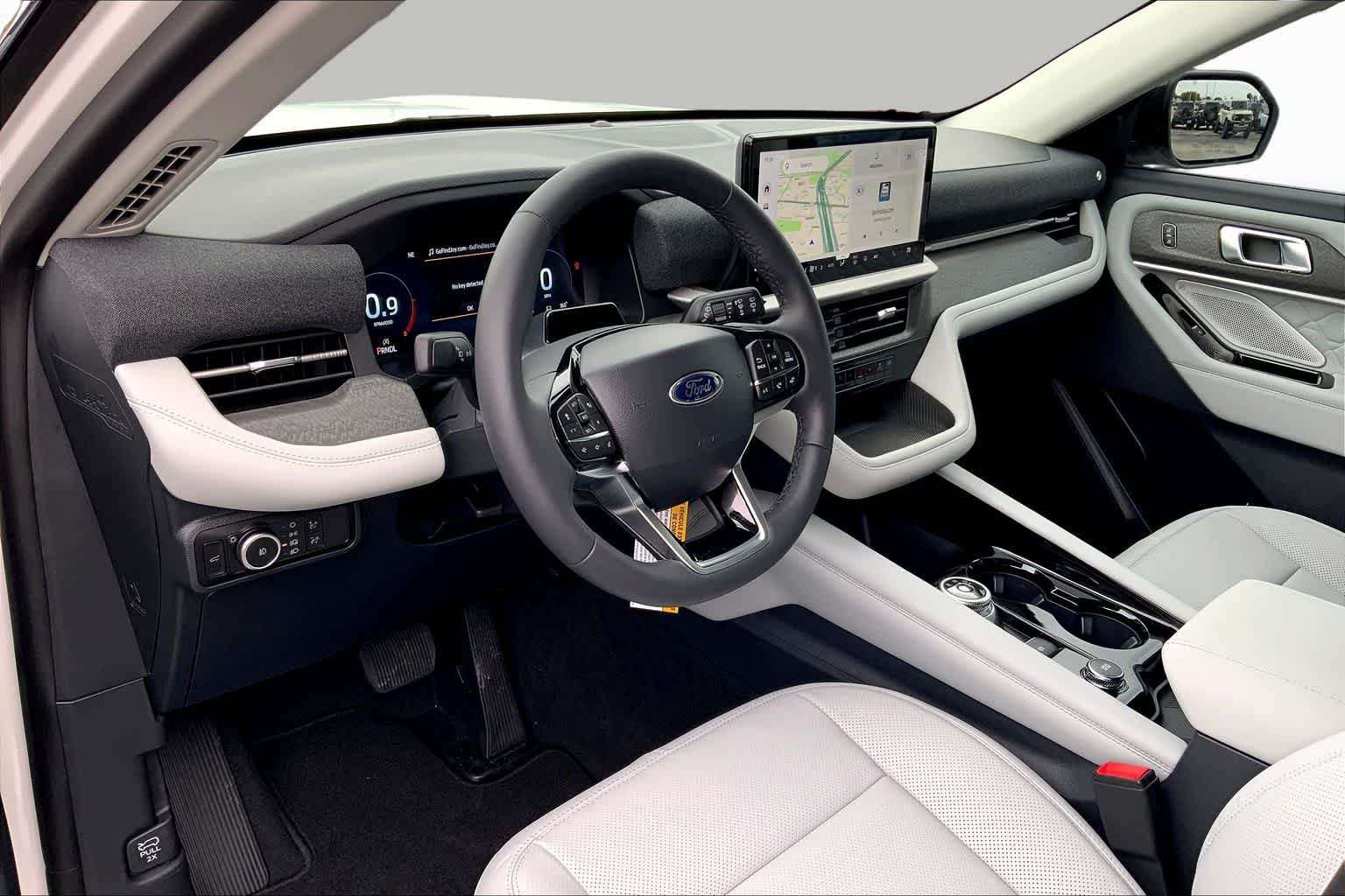 New 2026 Star White Metallic Tri-Coat Ford Platinum™ image 6