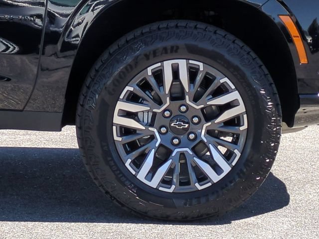 2026 Chevrolet Suburban Z71 - Photo 36