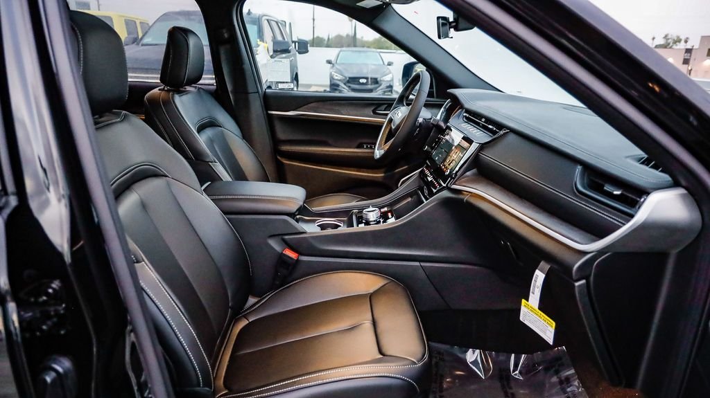 New 2026 Diamond Black Jeep Limited image 21
