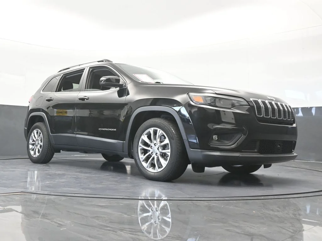 Used 2022 Diamond Black Crystal Pearlcoat Jeep Latitude Lux image 58