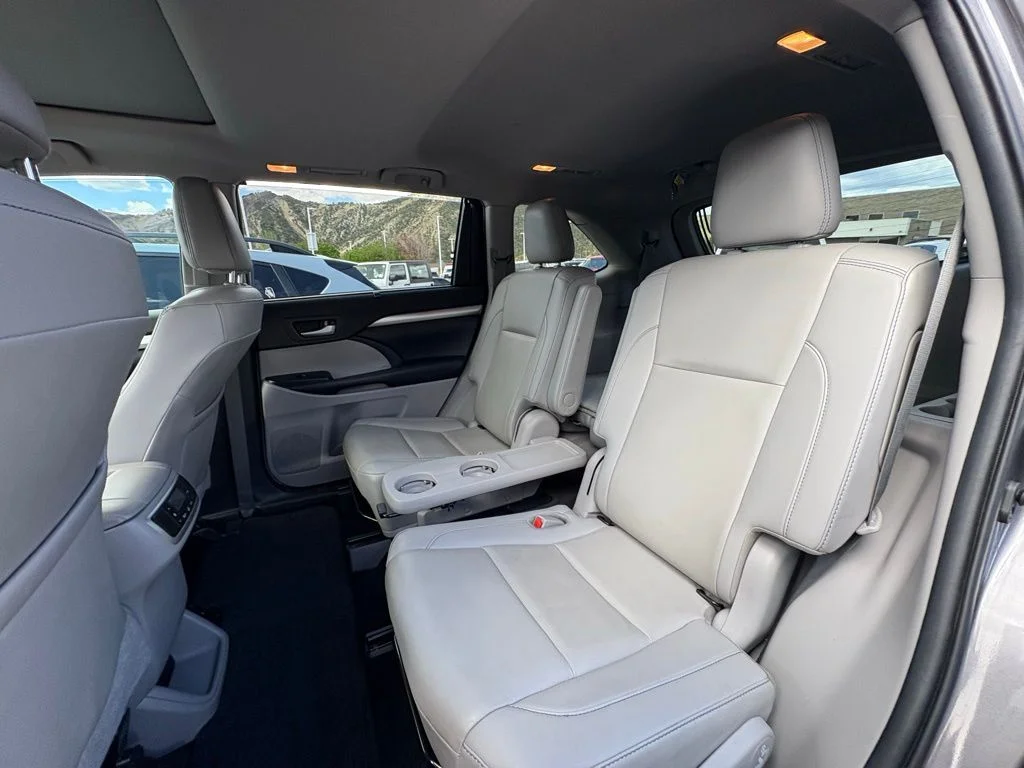 Used 2019 Predawn Gray Mica Toyota XLE image 25
