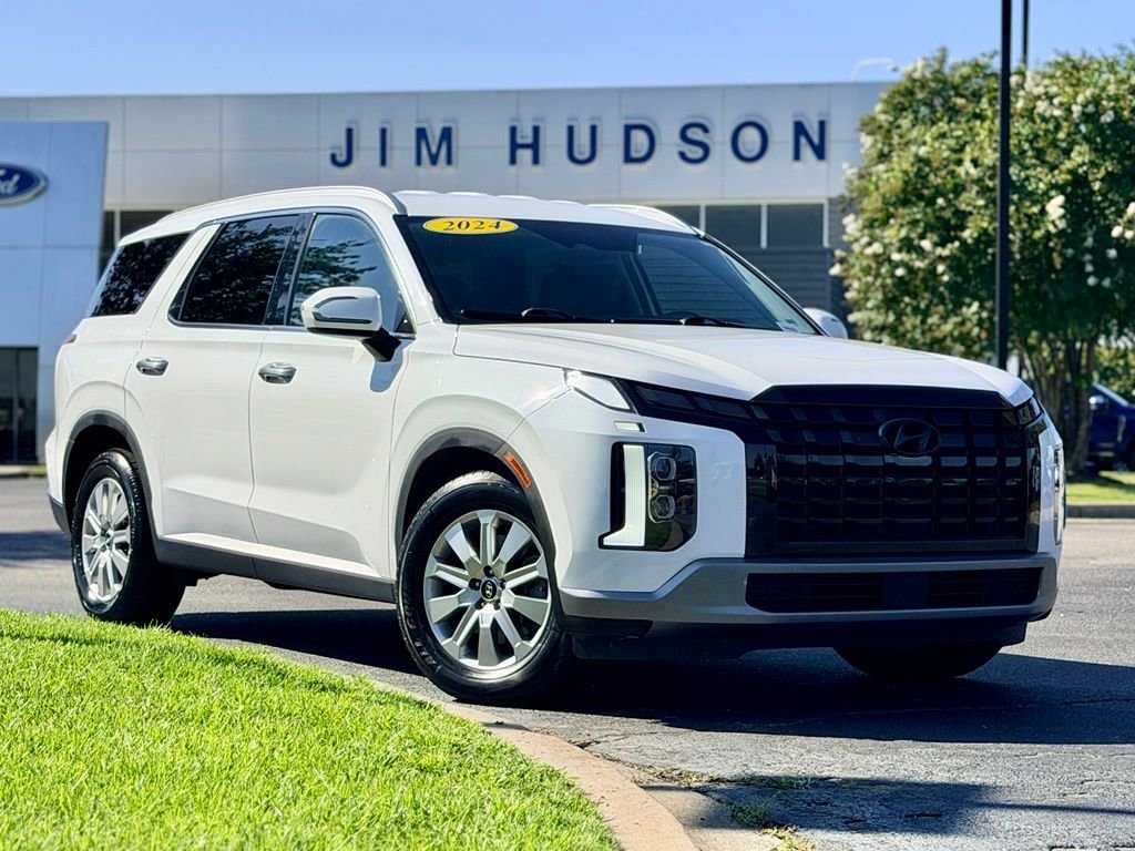 Used 2024 White Hyundai SEL image 2