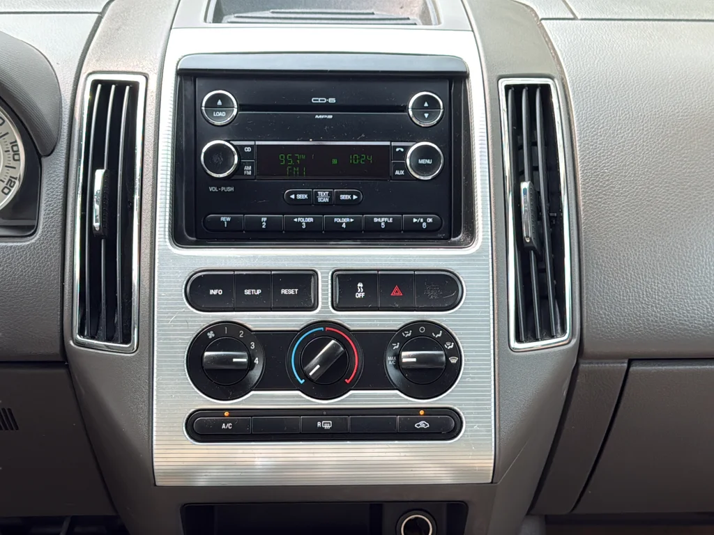 Used 2010  Ford SEL image 25