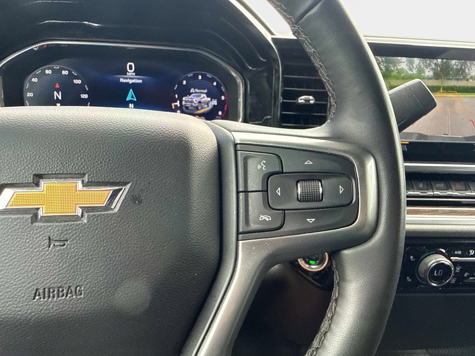 Used 2025 Summit White Chevrolet LT image 31
