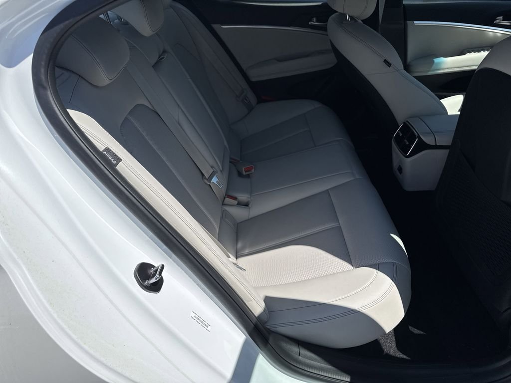 Used 2025 White Genesis 2.5T image 15