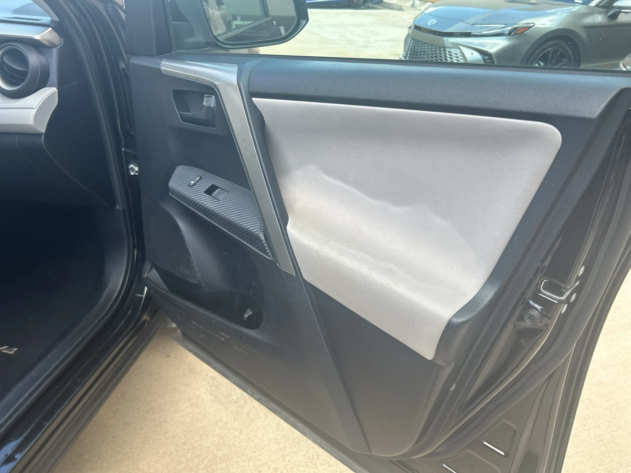 Used 2015 Black Toyota LE image 20