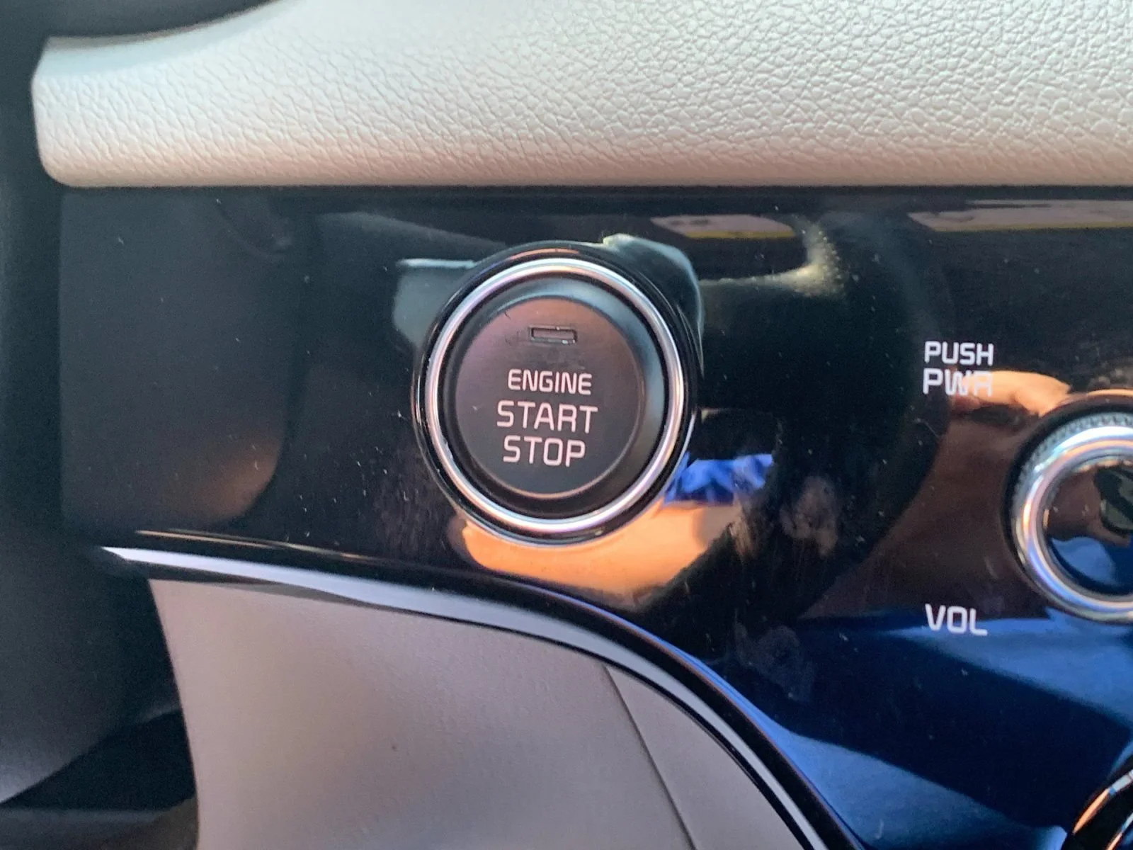 Used 2022 White Kia Nightfall Edition image 24