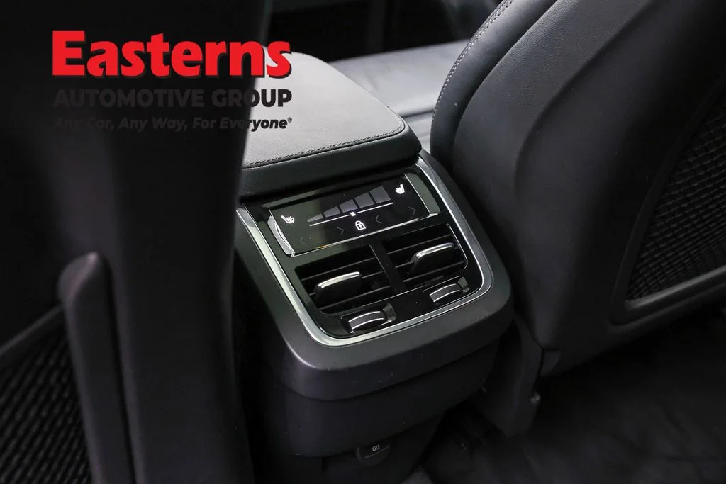 Used 2022 Black Volvo T6 Inscription image 22