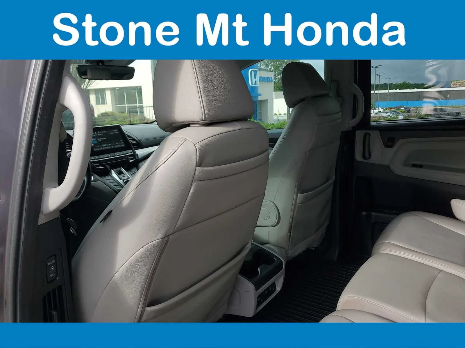 Used 2019 Modern Steel Metallic Honda Touring image 11