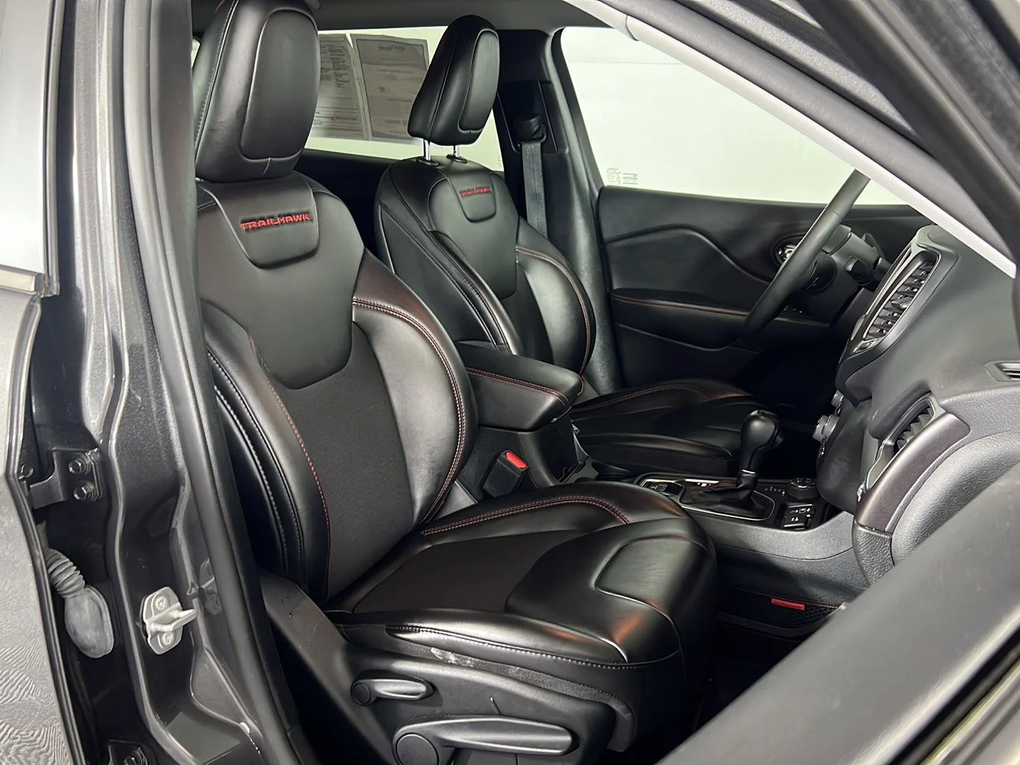 Used 2022 Granite Crystal Metallic Clearcoat Jeep Trailhawk image 5
